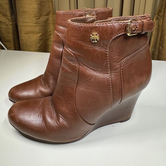 Tory Burch Milan Brown Leather Wedge Ankle Boots Size 6.5M Side Zip Logo Buckle - Picture 1 of 13